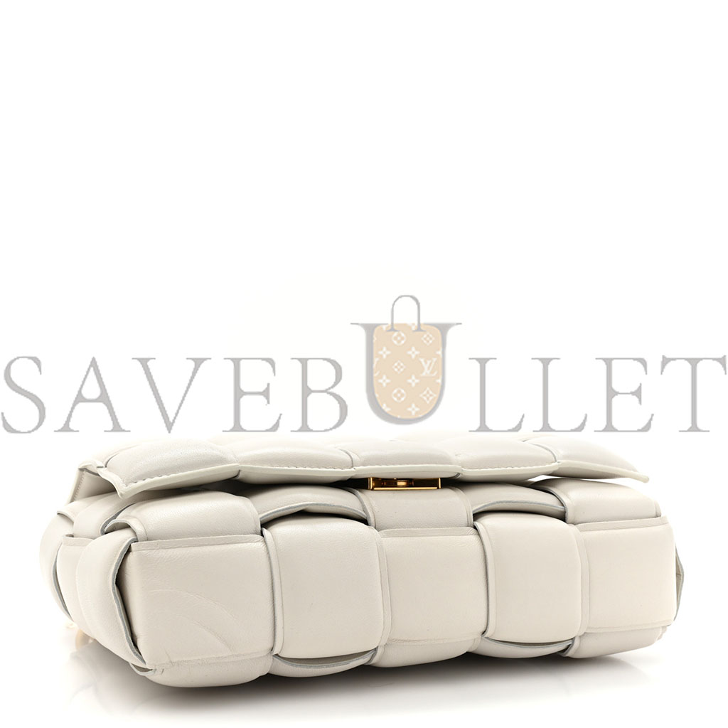 BOTTEGA VENETA LAMBSKIN MAXI INTRECCIO PADDED CHAIN CASSETTE CROSSBODY BAG WHITE (25*17*8cm)